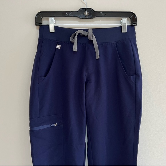 FIGS Women's Zamora Jogger Scrub Pants in Navy Blue, size XXS/P - Picture 5 of 10